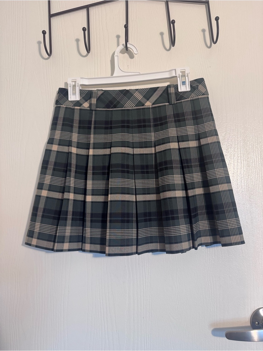 Aritzia Green and Cream Pleated Plaid Mini Skirt